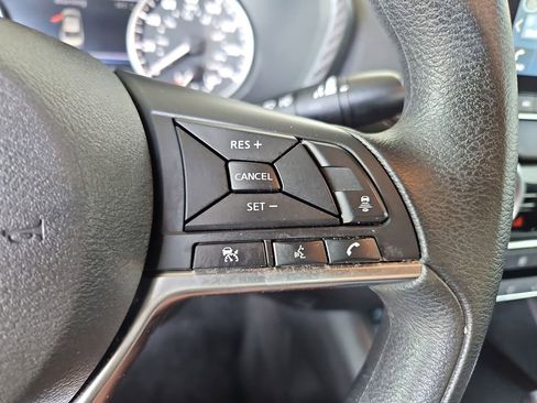 Used 2024 Nissan Sentra SV FWD image 11