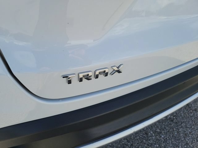 Used 2025 Chevrolet Trax LT FWD image 9