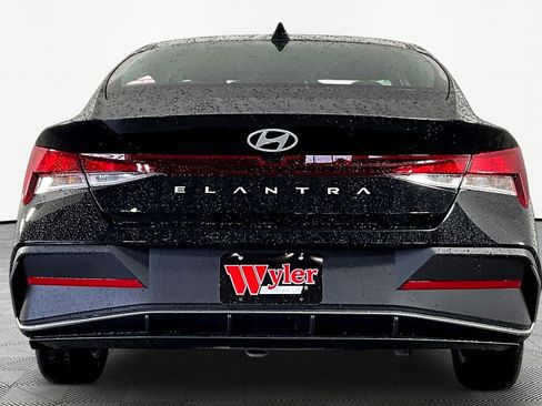 New 2026 Hyundai Elantra SE FWD image 5