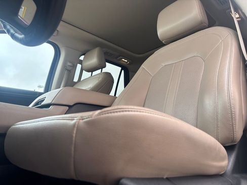 Used 2023 Ford Expedition Limited image 10