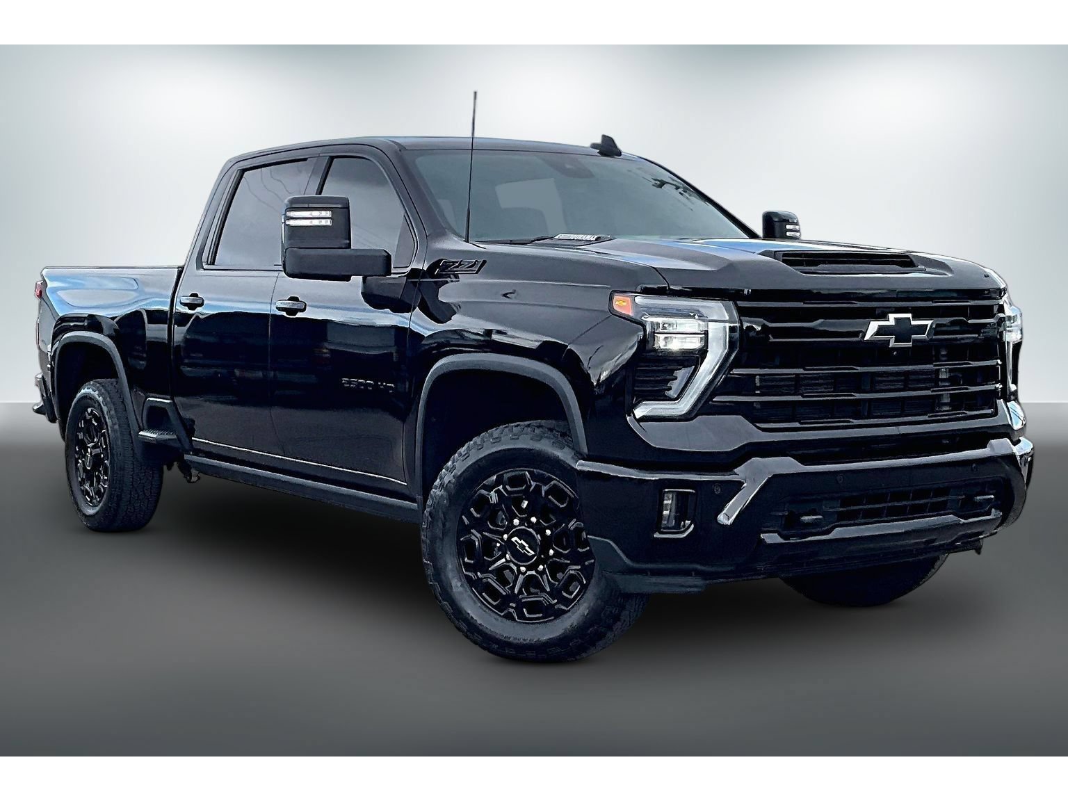 Used 2024 Chevrolet Silverado 2500 LTZ w/ LTZ Plus Package AWD/4WD image 3
