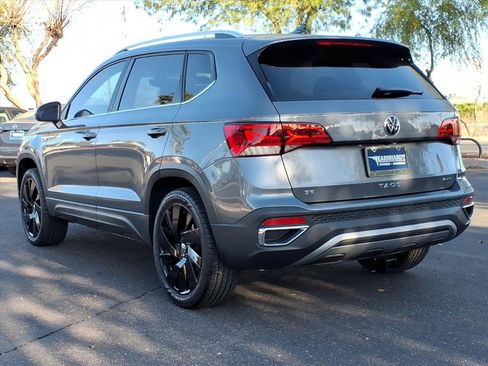 Used 2024 Volkswagen Taos SE w/ Panoramic Sunroof Package image 3