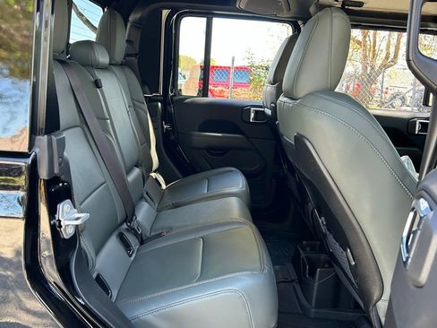Used 2025 Jeep Gladiator Mojave image 43