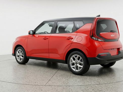 Used 2025 Kia Soul LX w/ LX Technology Package FWD image 6
