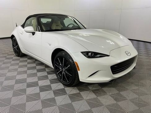 Used 2025 MAZDA MX-5 Miata Grand Touring w/ Weather Package image 9