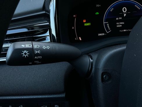 Used 2025 Toyota Camry LE image 34