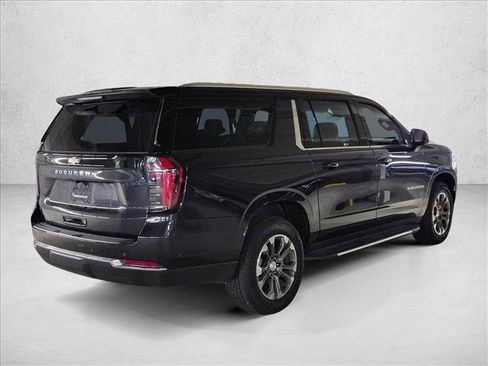 Used 2025 Chevrolet Suburban LS RWD image 5