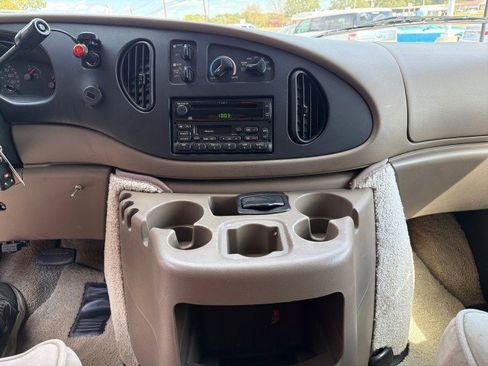 Used 2000 Ford E-150 and Econoline 150 image 16
