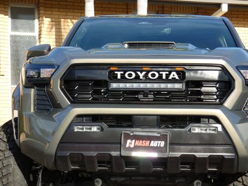 Used 2025 Toyota Tacoma TRD Sport image 20