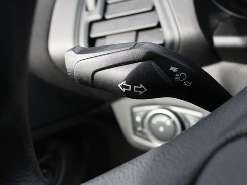 Used 2019 Ford Escape SE image 11