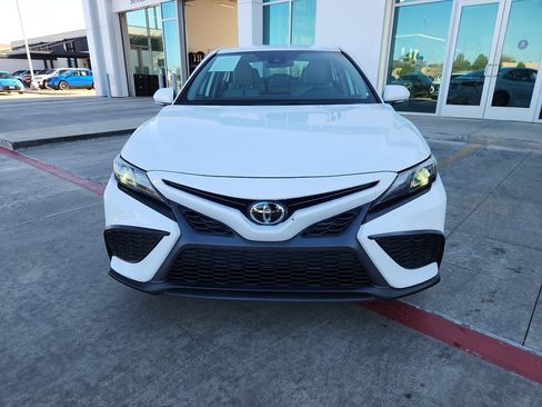 Used 2023 Toyota Camry SE image 2