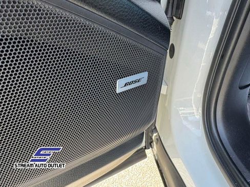 Used 2023 Porsche Cayenne Platinum Edition image 18