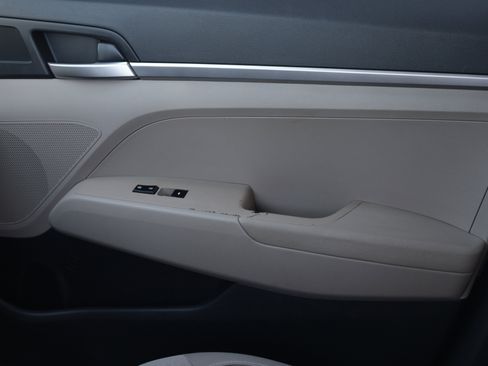 Used 2019 Hyundai Elantra SE image 9