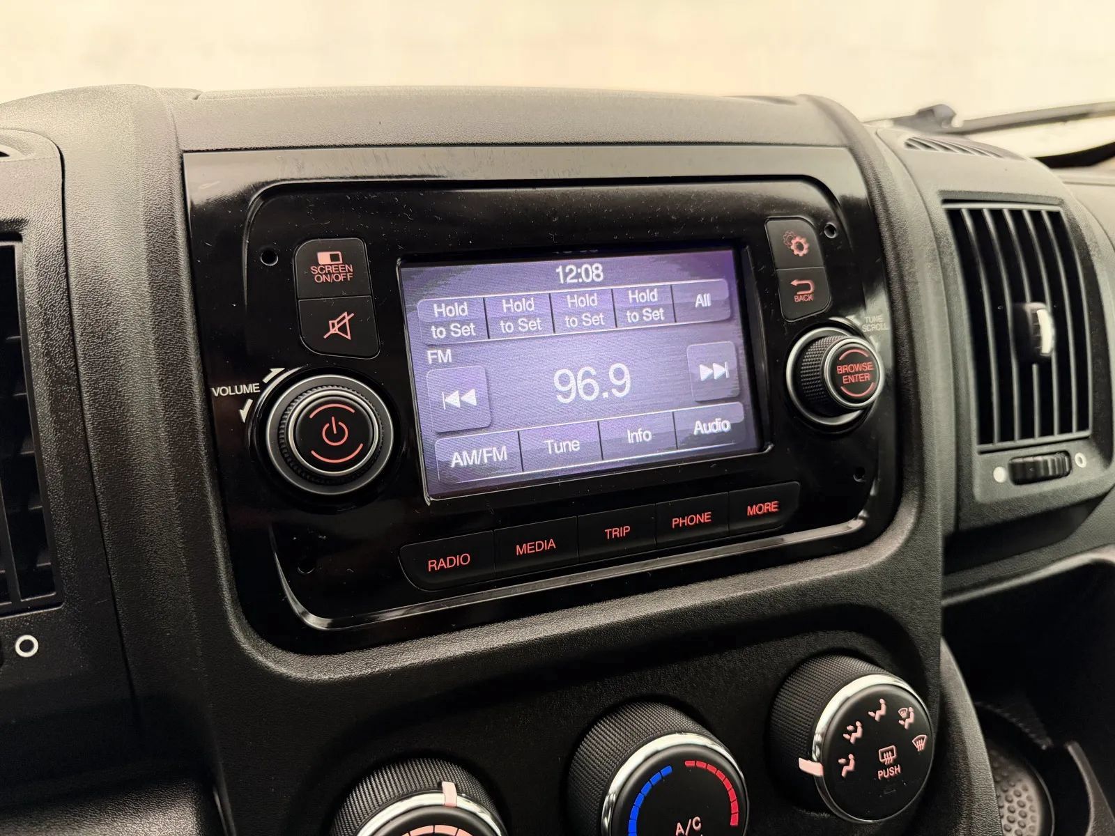 Used 2021 RAM ProMaster 2500 FWD image 18