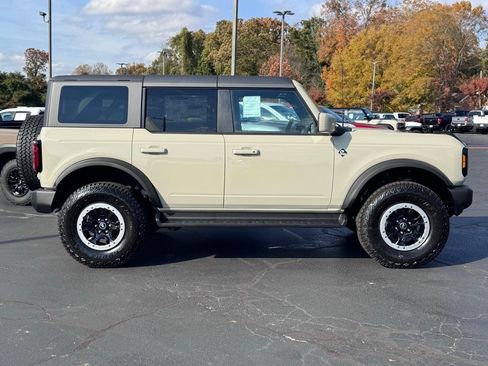 New 2025 Ford Bronco Outer Banks w/ Sasquatch Package image 4