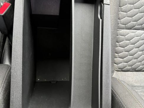 Used 2018 Chevrolet Equinox LT image 25