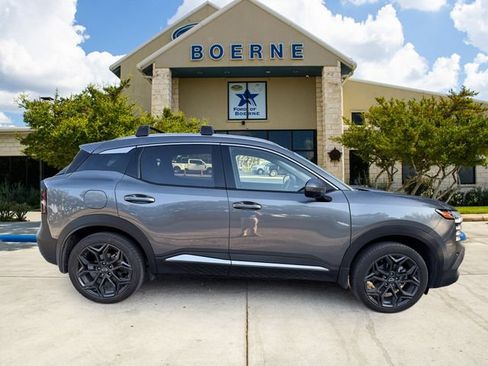 Used 2025 Nissan Kicks SR w/ SR Premium Package AWD/4WD image 6