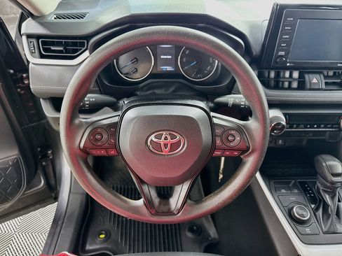 Used 2021 Toyota RAV4 LE AWD/4WD image 13