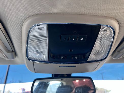 Used 2022 Chrysler 300 Touring L w/ Comfort Group image 38