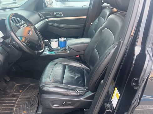 Used 2016 Ford Explorer XLT w/ Equipment Group 202A image 10