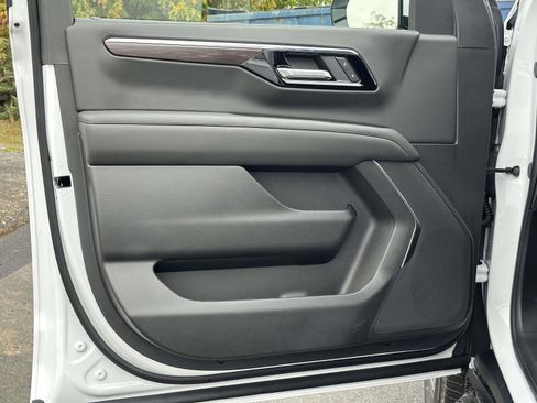 New 2026 Chevrolet Tahoe LS image 18