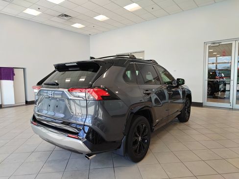 Used 2022 Toyota RAV4 XSE AWD/4WD image 3