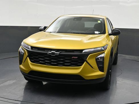 Used 2024 Chevrolet Trax RS w/ Sunroof Package FWD image 9