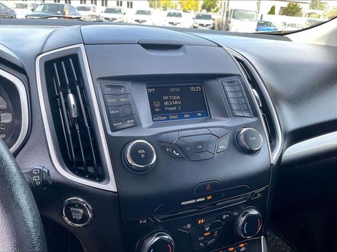 Used 2018 Ford Edge SEL FWD image 23