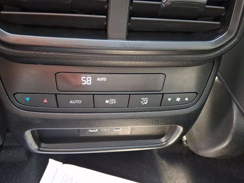 Used 2024 Honda Pilot Touring image 14