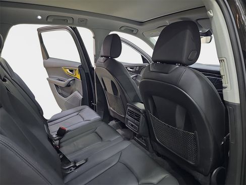 Used 2023 Audi Q7 2.0T Premium w/ Towing Package image 13