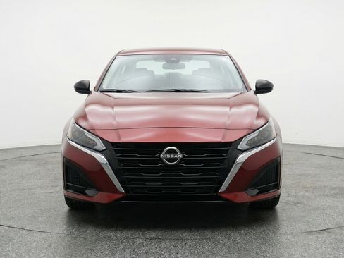 Used 2025 Nissan Altima 2.5 SV image 2