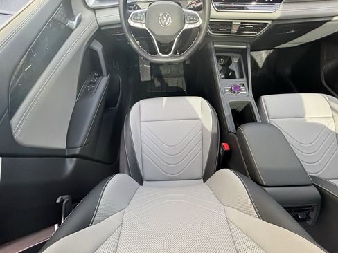New 2025 Volkswagen Tiguan SE AWD/4WD image 16