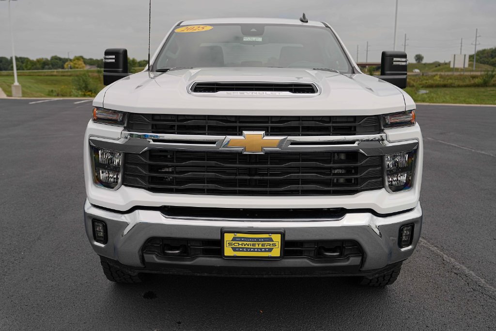 Used 2025 Chevrolet Silverado 2500 LT w/ Convenience Package AWD/4WD image 2