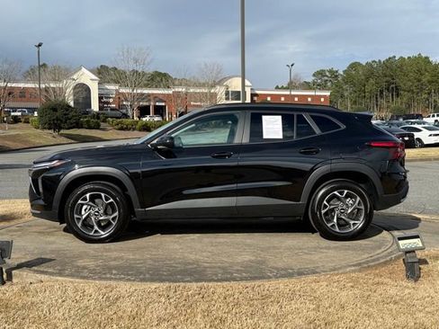 Used 2025 Chevrolet Trax LT image 4