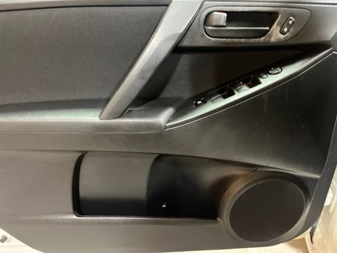 Used 2011 MAZDA MAZDA3 i Sport FWD image 18