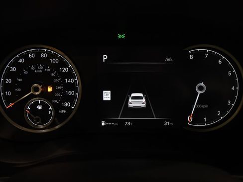 Used 2025 Genesis G70 2.5T image 11