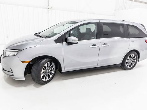 Used 2023 Honda Odyssey EX-L image 3