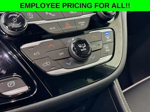 New 2026 Chrysler Pacifica Limited w/ S Appearance Package image 18