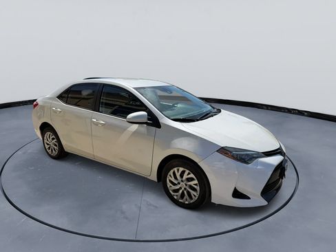 Used 2018 Toyota Corolla LE FWD image 5