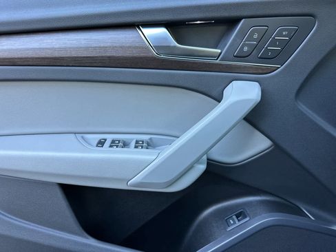 Used 2023 Audi Q5 2.0T Premium w/ Convenience Package image 12