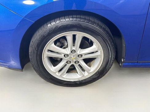 Used 2017 Chevrolet Cruze LT w/ Convenience Package FWD image 38
