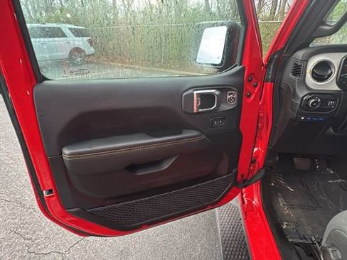 Used 2025 Jeep Wrangler Unlimited Sahara image 11