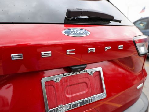 Used 2020 Ford Escape SE image 13