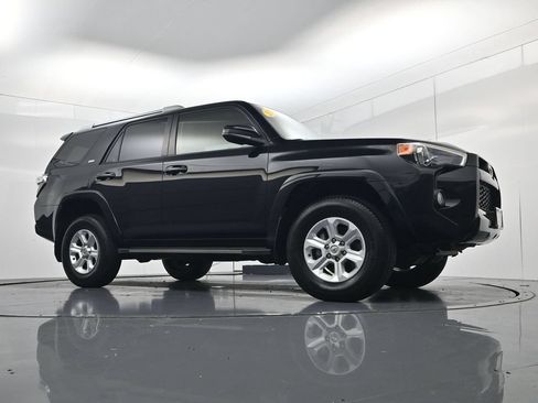 Used 2016 Toyota 4Runner SR5 AWD/4WD image 38