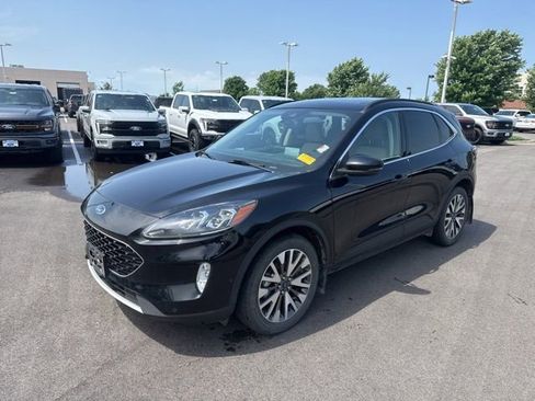 Used 2020 Ford Escape Titanium AWD/4WD image 3
