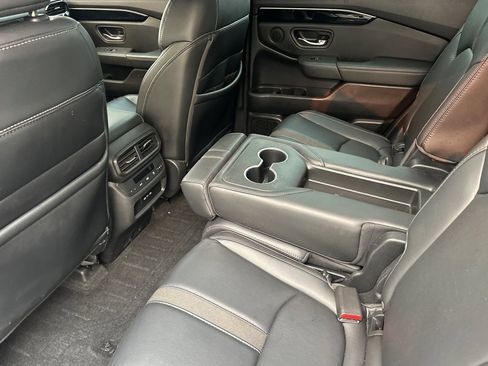 Used 2025 Honda Pilot EX-L image 11