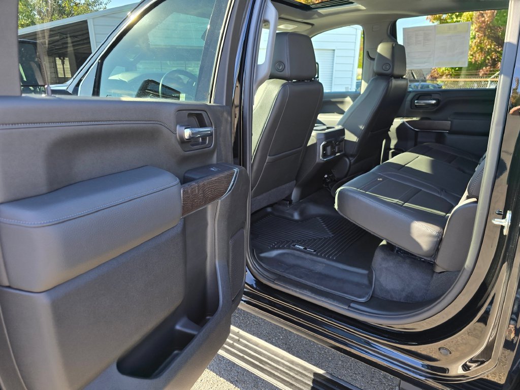 Used 2022 GMC Sierra 3500 Denali w/ Denali Ultimate Package AWD/4WD image 17