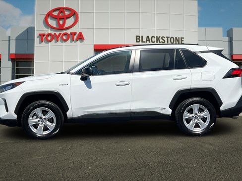 Certified 2021 Toyota RAV4 LE AWD/4WD image 6