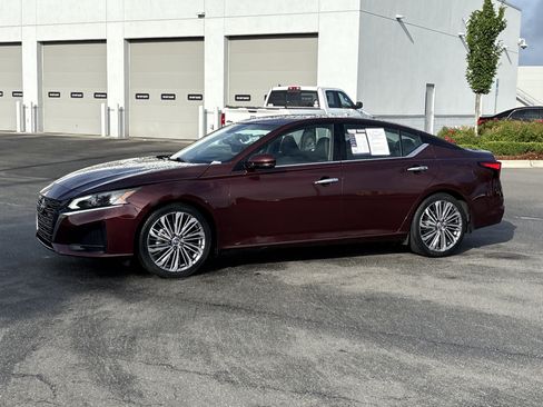 Used 2024 Nissan Altima 2.5 SL FWD image 5