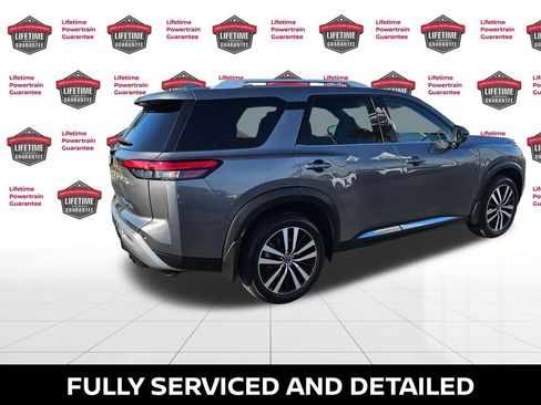 Used 2024 Nissan Pathfinder Platinum image 9